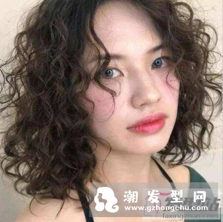 复古羊毛卷短发 洋气俏皮打造少女味