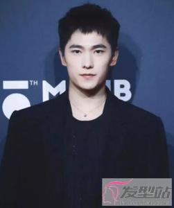 男生狗啃刘海发型 吸睛减龄个性十足