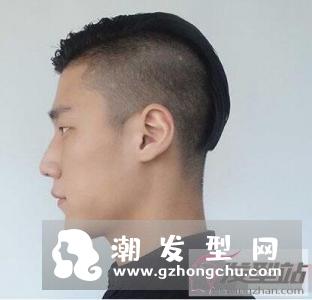适合两边剃短发是近年来颇受男生欢迎的发型
