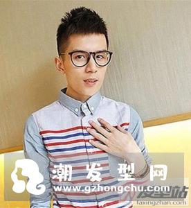 这款火箭头乍看简约,细看却很有个人特色,让男生倍增帅气值
