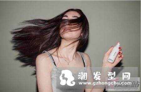 自然卷发有救了！4招教你驯化粗硬、卷曲、毛躁迎向柔亮直发人生