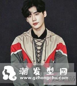 男生时尚黑色短发 尽显帅气迷人气质