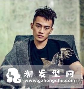 社会发型男小伙精神 诠释个性十足痞帅风