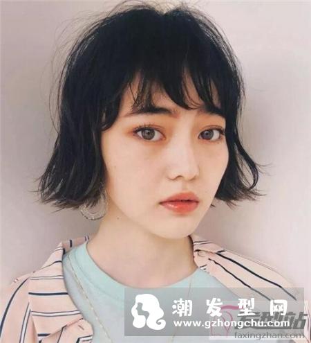 复古原生黑发外翘发型,经典时髦唯美