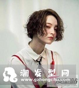 女生短发湿发造型 慵懒中不乏性感风