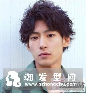 适合自然卷男生的短发发型有哪些