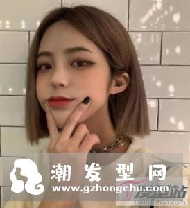 时髦女生短发发型 一刀切短发独特显潮范