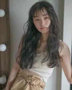 女生短发湿发造型 慵懒中不乏性感风