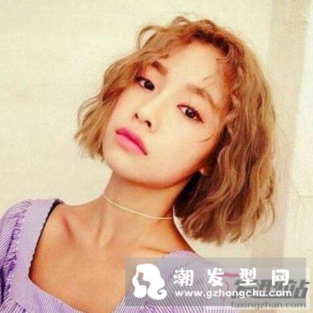 女生哪款短发发型好看 时尚又减龄短发女孩最惹眼