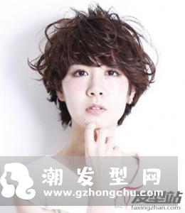 女生短发能烫纹理烫吗 灵动修颜打造轻盈美感