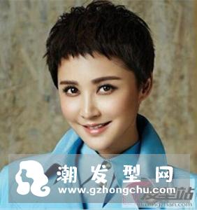 女生复古风短发 简约中不乏韵味