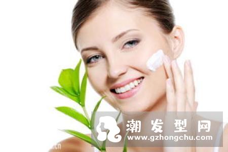 夏天头油、头臭问题出在发型？破解3大洗头误区告别头皮屑困扰