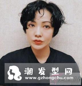复古羊毛卷短发 洋气俏皮打造少女味