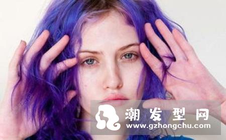 头发打蜡后会很油吗 对身体有伤害吗