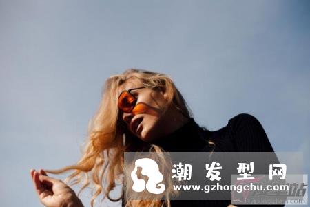 自然卷发有救了！4招教你驯化粗硬、卷曲、毛躁迎向柔亮直发人生