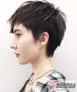 女士搓边头短发发型 简约不乏韵味气质爆棚