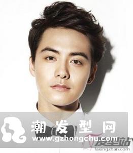 穿白衬衫配什么发型  简约洋气男神必备款