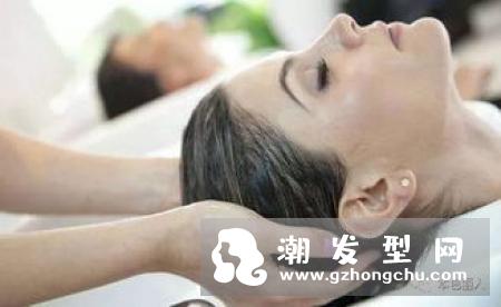 夏天头油、头臭问题出在发型？破解3大洗头误区告别头皮屑困扰