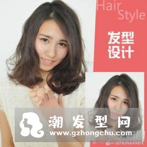 在秋冬天束短发又要保暖时樽领毛衣是不能少的