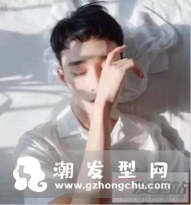 两边镂空发型男盖头 清爽干脆成帅气潮男