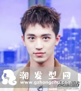 男生狗啃刘海发型 吸睛减龄个性十足