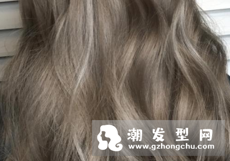 棕灰色头发怎么染?需要漂吗?理发师教你染出漂亮灰棕色