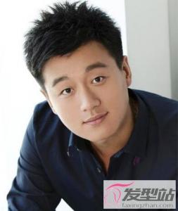 头大男生适合什么短发 短卷发塑造完美头型