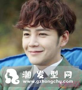 方脸男生弄什么发型好看 时尚短发帅气有型尽显男人风范