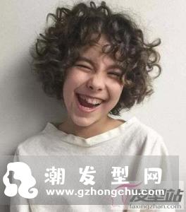 短发爆炸头发型 个性显发量回头率高