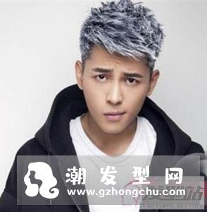 社会发型男小伙精神 诠释个性十足痞帅风