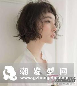 时尚女生短发纹理烫 轻盈修颜提升魅力值