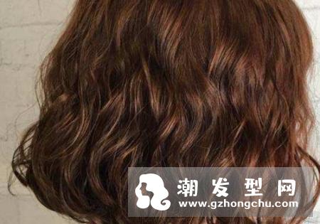线条烫是什么发型 适合染什么发色