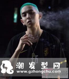 男生寸头发型粉色系染发,让寸头更洋气有个性,时尚