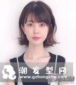 短发人鱼卷怎么卷 发尾外翘更减龄时髦