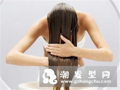 夏天头油、头臭问题出在发型？破解3大洗头误区告别头皮屑困扰