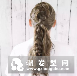 圆脸女生适合低马尾吗 怎么扎好看