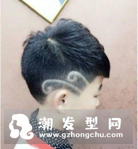 男士普通刻痕发型 吸睛独特帅气有型
