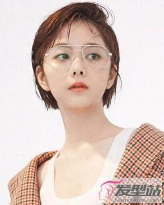 短发女生湿发造型 随性慵懒彰显独特个性
