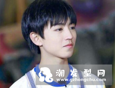 天坑猎鹰王俊凯发型叫什么 张保庆同款纹理烫短发怎么剪