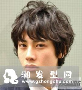 自然卷男生适合的发型 时尚养眼释放天生魅力