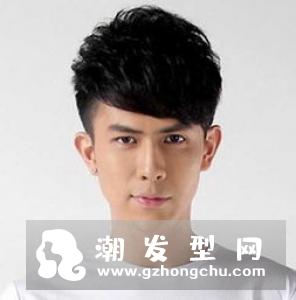 男生发型来说刘海可谓是点睛之笔也会收到适得其反的效果