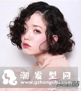短发烫什么卷好看 小卷烫发俏皮显发量