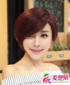 女生泡面头短发发型 蓬松显发量打造小脸