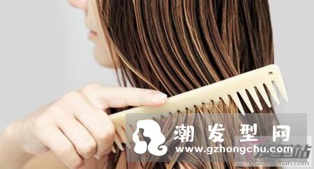 睡醒头发翘起来怎么办 郭采洁短发用丝袜套头？
