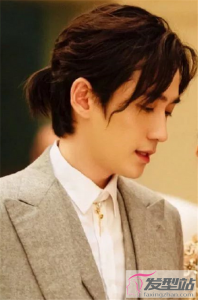男生齐肩“文艺头” 千玺吴亦凡朱一龙都剪过