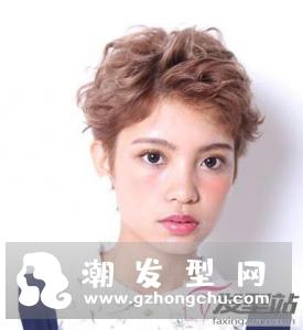 女生短发能烫纹理烫吗 灵动修颜打造轻盈美感