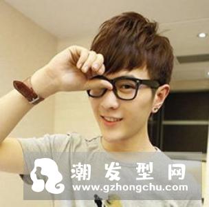 男生发型来说刘海可谓是点睛之笔也会收到适得其反的效果