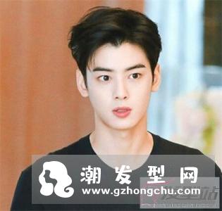 适合学院风的男生发型 青春有活力校园男神发型首选