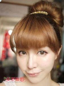 头顶头发扁塌怎么办 学会这个方法头发立马蓬松