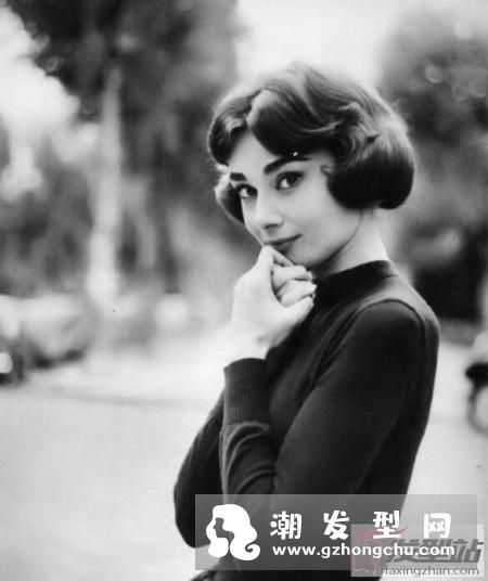 法式勾耳短发大势回归 突显轮廓修颜效果极佳